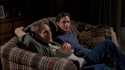 ROSWELL_-_S2X10_A_ROSWELL_CHRITMAS_CAROL_338.jpg