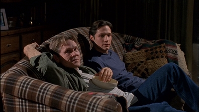 ROSWELL_-_S2X10_A_ROSWELL_CHRITMAS_CAROL_341.jpg