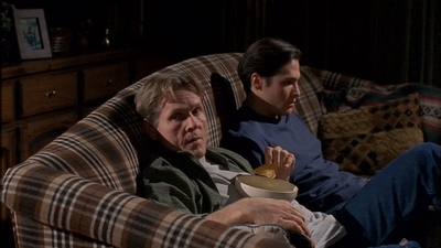 ROSWELL_-_S2X10_A_ROSWELL_CHRITMAS_CAROL_374.jpg