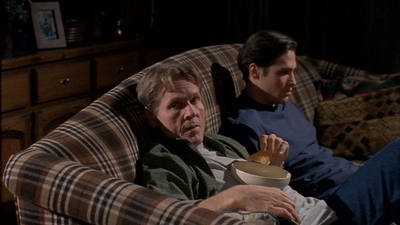 ROSWELL_-_S2X10_A_ROSWELL_CHRITMAS_CAROL_375.jpg