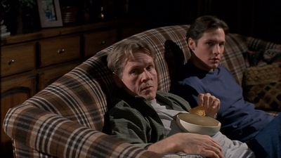 ROSWELL_-_S2X10_A_ROSWELL_CHRITMAS_CAROL_376.jpg