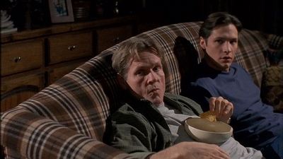 ROSWELL_-_S2X10_A_ROSWELL_CHRITMAS_CAROL_377.jpg