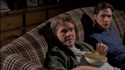 ROSWELL_-_S2X10_A_ROSWELL_CHRITMAS_CAROL_378.jpg
