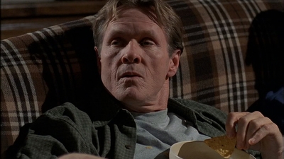 ROSWELL_-_S2X10_A_ROSWELL_CHRITMAS_CAROL_380.jpg