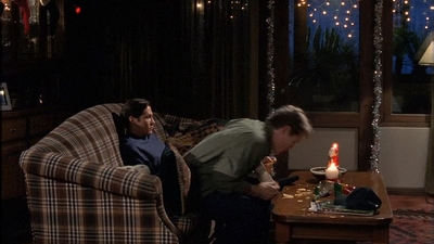 ROSWELL_-_S2X10_A_ROSWELL_CHRITMAS_CAROL_386.jpg