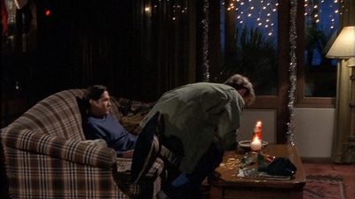 ROSWELL_-_S2X10_A_ROSWELL_CHRITMAS_CAROL_387.jpg