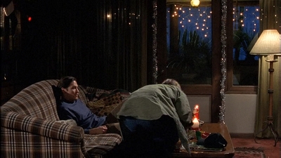 ROSWELL_-_S2X10_A_ROSWELL_CHRITMAS_CAROL_388.jpg