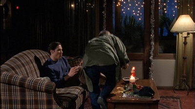 ROSWELL_-_S2X10_A_ROSWELL_CHRITMAS_CAROL_389.jpg