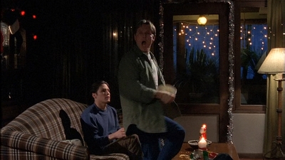 ROSWELL_-_S2X10_A_ROSWELL_CHRITMAS_CAROL_391.jpg
