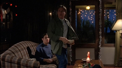 ROSWELL_-_S2X10_A_ROSWELL_CHRITMAS_CAROL_392.jpg