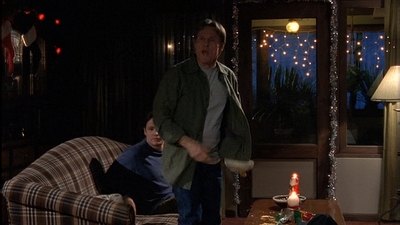 ROSWELL_-_S2X10_A_ROSWELL_CHRITMAS_CAROL_393.jpg