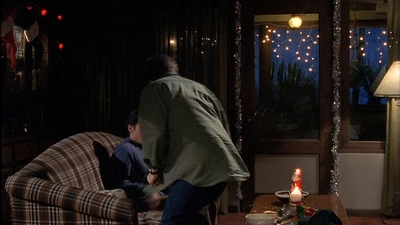 ROSWELL_-_S2X10_A_ROSWELL_CHRITMAS_CAROL_396.jpg