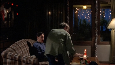 ROSWELL_-_S2X10_A_ROSWELL_CHRITMAS_CAROL_397.jpg