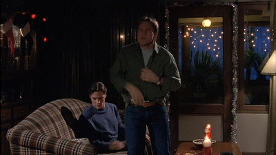 ROSWELL_-_S2X10_A_ROSWELL_CHRITMAS_CAROL_403.jpg