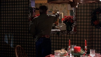 ROSWELL_-_S2X10_A_ROSWELL_CHRITMAS_CAROL_412.jpg