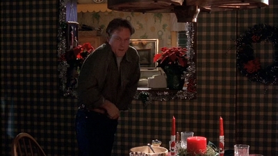 ROSWELL_-_S2X10_A_ROSWELL_CHRITMAS_CAROL_416.jpg