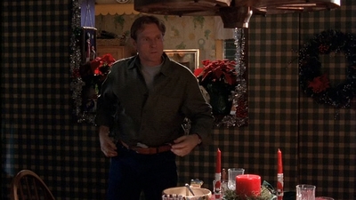 ROSWELL_-_S2X10_A_ROSWELL_CHRITMAS_CAROL_418.jpg