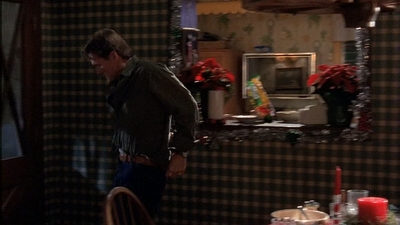 ROSWELL_-_S2X10_A_ROSWELL_CHRITMAS_CAROL_421.jpg