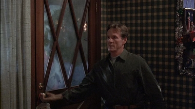 ROSWELL_-_S2X10_A_ROSWELL_CHRITMAS_CAROL_423.jpg