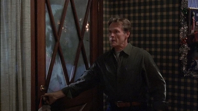 ROSWELL_-_S2X10_A_ROSWELL_CHRITMAS_CAROL_424.jpg