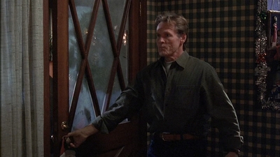 ROSWELL_-_S2X10_A_ROSWELL_CHRITMAS_CAROL_425.jpg