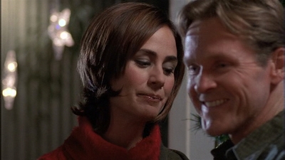 ROSWELL_-_S2X10_A_ROSWELL_CHRITMAS_CAROL_442.jpg