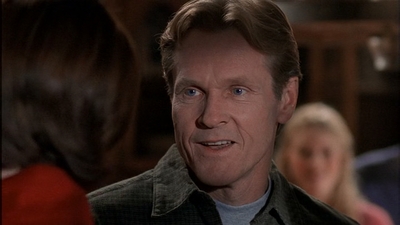 ROSWELL_-_S2X10_A_ROSWELL_CHRITMAS_CAROL_450.jpg