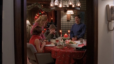 ROSWELL_-_S2X10_A_ROSWELL_CHRITMAS_CAROL_469.jpg