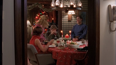 ROSWELL_-_S2X10_A_ROSWELL_CHRITMAS_CAROL_470.jpg