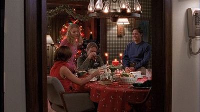 ROSWELL_-_S2X10_A_ROSWELL_CHRITMAS_CAROL_472.jpg