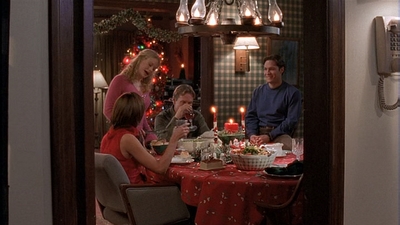 ROSWELL_-_S2X10_A_ROSWELL_CHRITMAS_CAROL_474.jpg