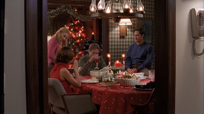 ROSWELL_-_S2X10_A_ROSWELL_CHRITMAS_CAROL_484.jpg
