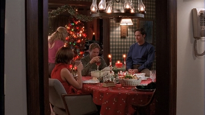 ROSWELL_-_S2X10_A_ROSWELL_CHRITMAS_CAROL_486.jpg