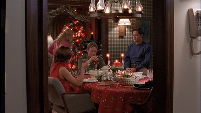 ROSWELL_-_S2X10_A_ROSWELL_CHRITMAS_CAROL_487.jpg