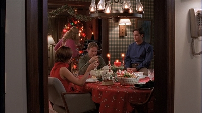 ROSWELL_-_S2X10_A_ROSWELL_CHRITMAS_CAROL_488.jpg