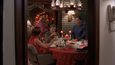 ROSWELL_-_S2X10_A_ROSWELL_CHRITMAS_CAROL_489.jpg