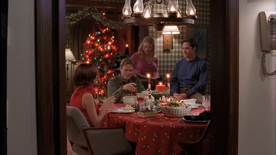 ROSWELL_-_S2X10_A_ROSWELL_CHRITMAS_CAROL_494.jpg