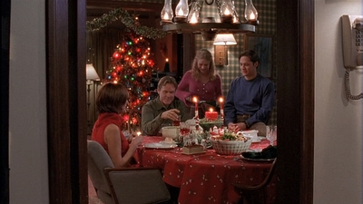 ROSWELL_-_S2X10_A_ROSWELL_CHRITMAS_CAROL_495.jpg