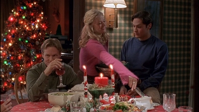 ROSWELL_-_S2X10_A_ROSWELL_CHRITMAS_CAROL_502.jpg