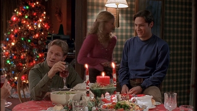 ROSWELL_-_S2X10_A_ROSWELL_CHRITMAS_CAROL_509.jpg