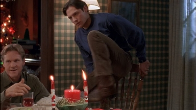ROSWELL_-_S2X10_A_ROSWELL_CHRITMAS_CAROL_527.jpg