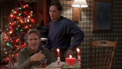 ROSWELL_-_S2X10_A_ROSWELL_CHRITMAS_CAROL_532.jpg