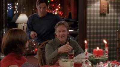 ROSWELL_-_S2X10_A_ROSWELL_CHRITMAS_CAROL_535.jpg