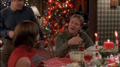 ROSWELL_-_S2X10_A_ROSWELL_CHRITMAS_CAROL_537.jpg