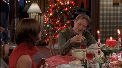 ROSWELL_-_S2X10_A_ROSWELL_CHRITMAS_CAROL_539.jpg