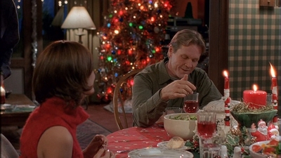ROSWELL_-_S2X10_A_ROSWELL_CHRITMAS_CAROL_540.jpg