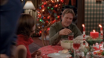 ROSWELL_-_S2X10_A_ROSWELL_CHRITMAS_CAROL_543.jpg