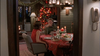 ROSWELL_-_S2X10_A_ROSWELL_CHRITMAS_CAROL_545.jpg