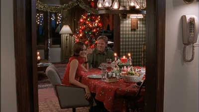 ROSWELL_-_S2X10_A_ROSWELL_CHRITMAS_CAROL_548.jpg