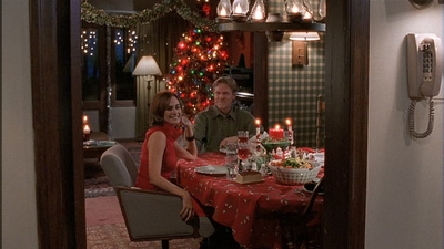 ROSWELL_-_S2X10_A_ROSWELL_CHRITMAS_CAROL_549.jpg